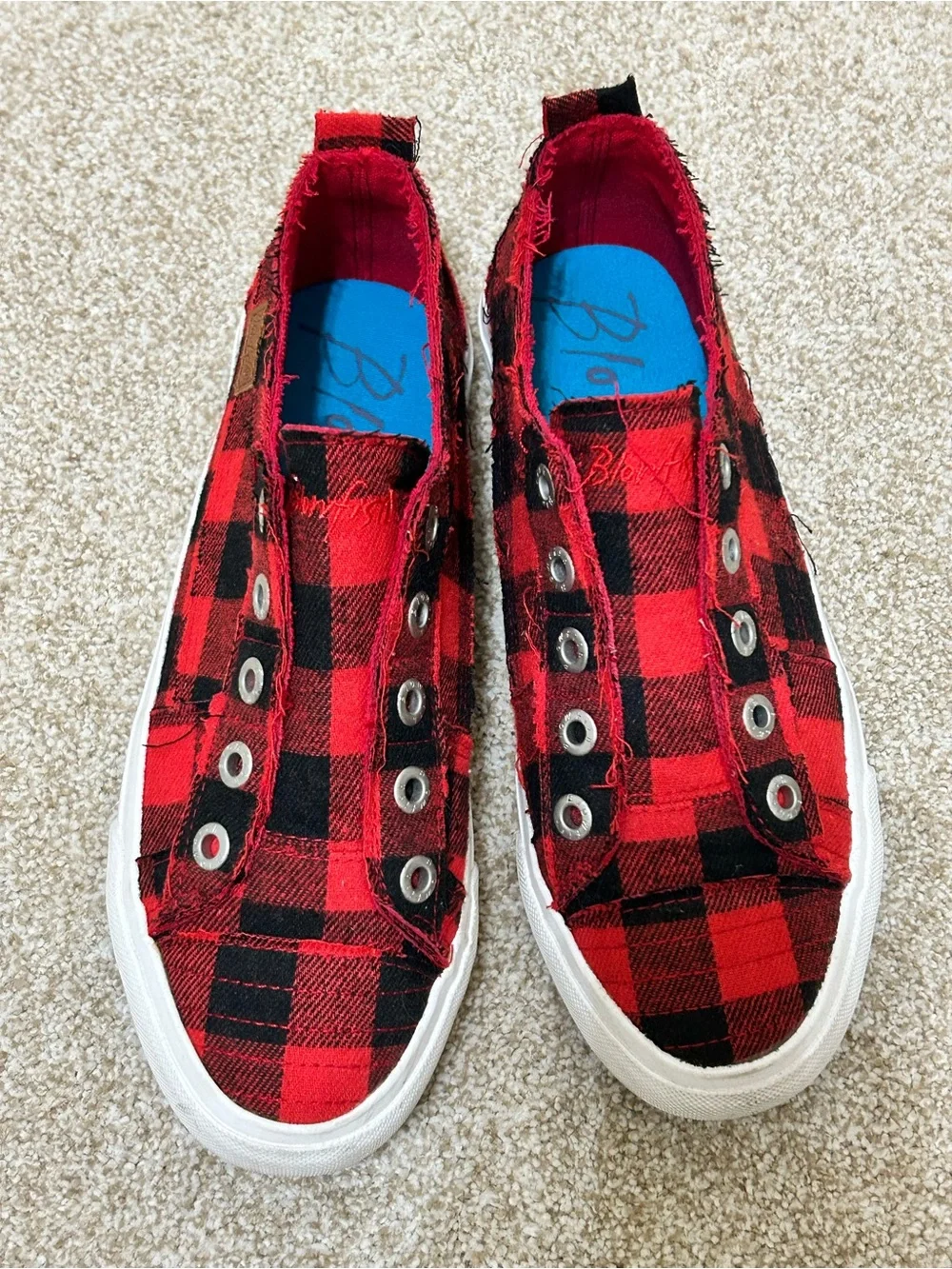 Blowfish Red and Black Buffalo Plaid Slip-On Sneakers size 8.5 cozy fall winter